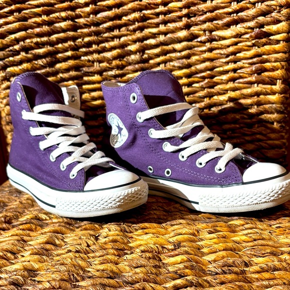 Converse High-Top Sneakers in Purple - Picture 1 of 8